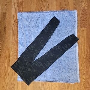 Spanx Green Camo Cropped Leggings, Women's Size Extra Large, Excellent Condition